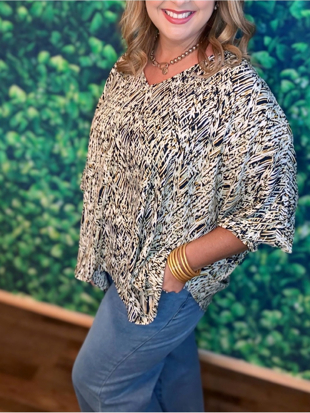 V-Neck Abstract Print Tunic in Black, Sage, and Cream Top 3XL - Picture 3 of 4